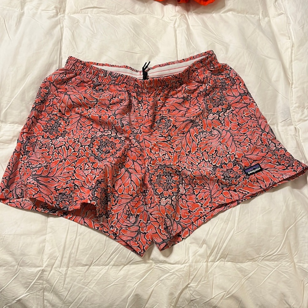 Barely Worn Women’s Patagonia Baggies Shorts pink floral
